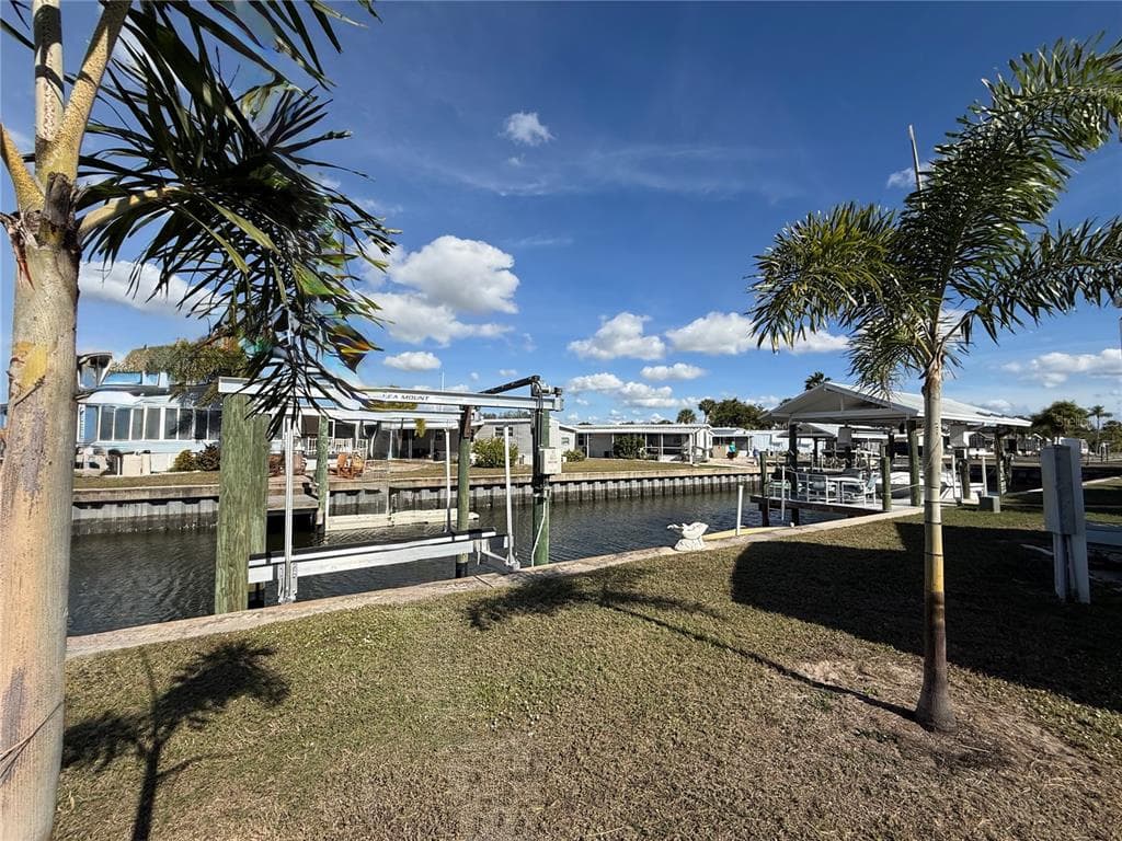134 W SAINT ANNES CIRCLE APOLLO BEACH, FL 33572