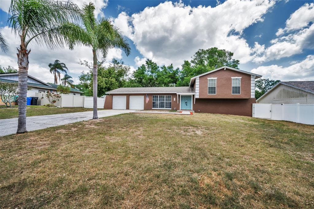 613 VALLEY HILL DRIVE BRANDON, FL 33510