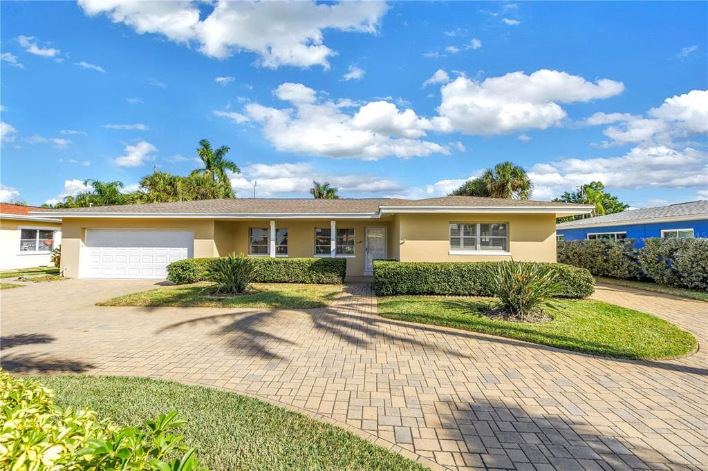 7047 S SHORE DRIVE S SOUTH PASADENA, FL 33707