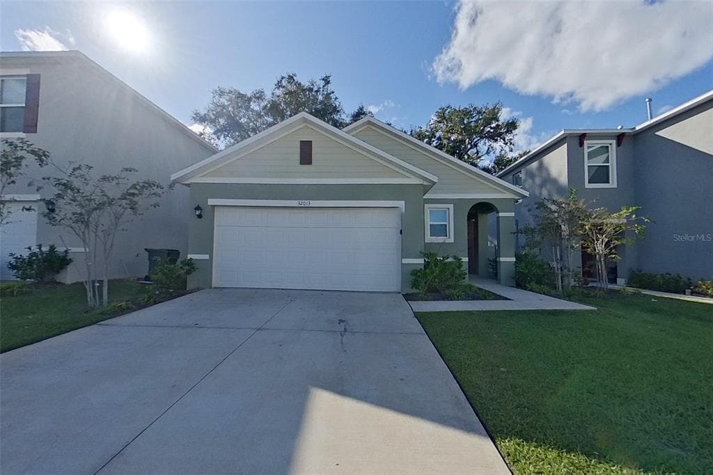 32013 KATELIN CIRCLE LEESBURG, FL 34748