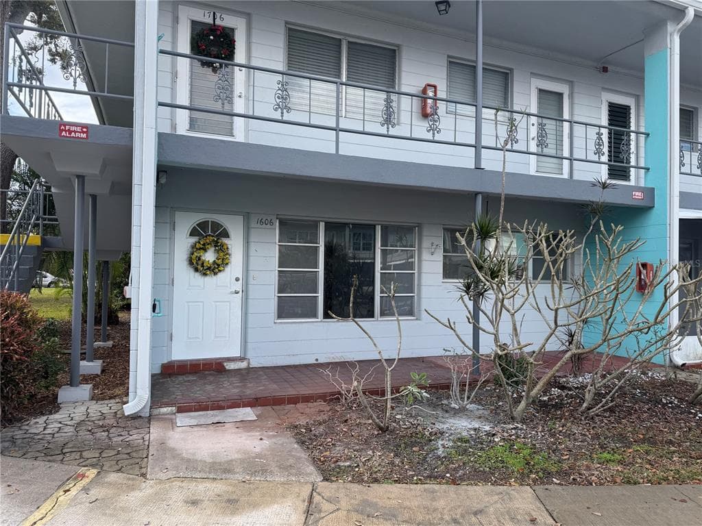 4295 58TH WAY N UNIT 1606 KENNETH CITY, FL 33709