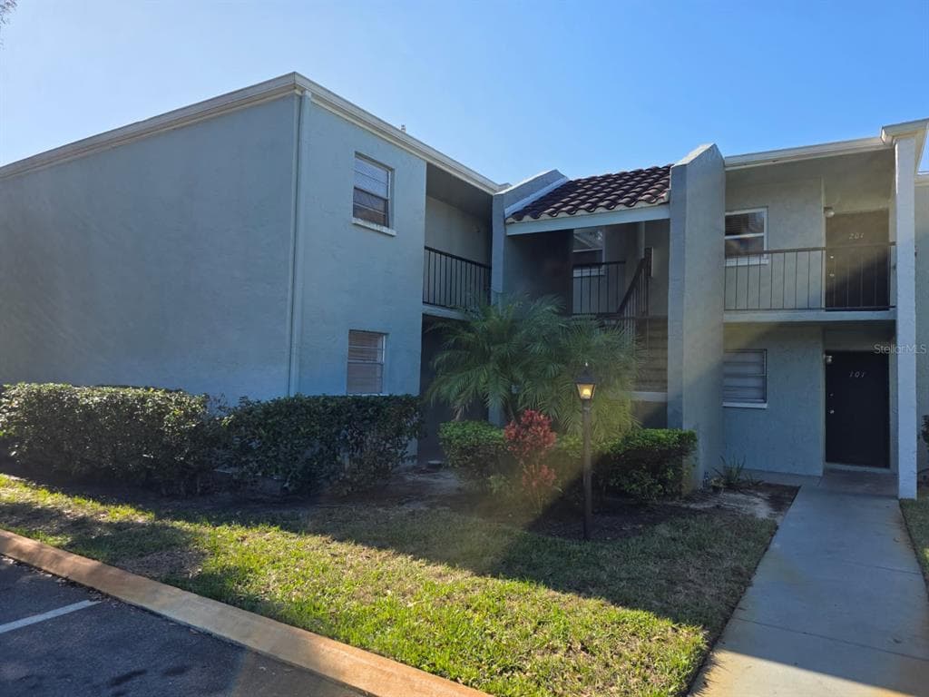 2860 SOMERSET PARK DRIVE UNIT 103
