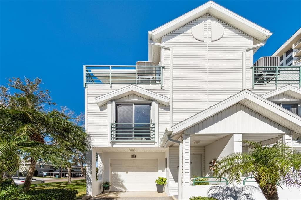 320 ISLAND WAY UNIT 101 CLEARWATER BEACH, FL 33767
