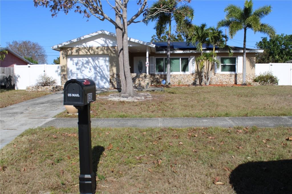 8593 LANTANA DRIVE SEMINOLE, FL 33777