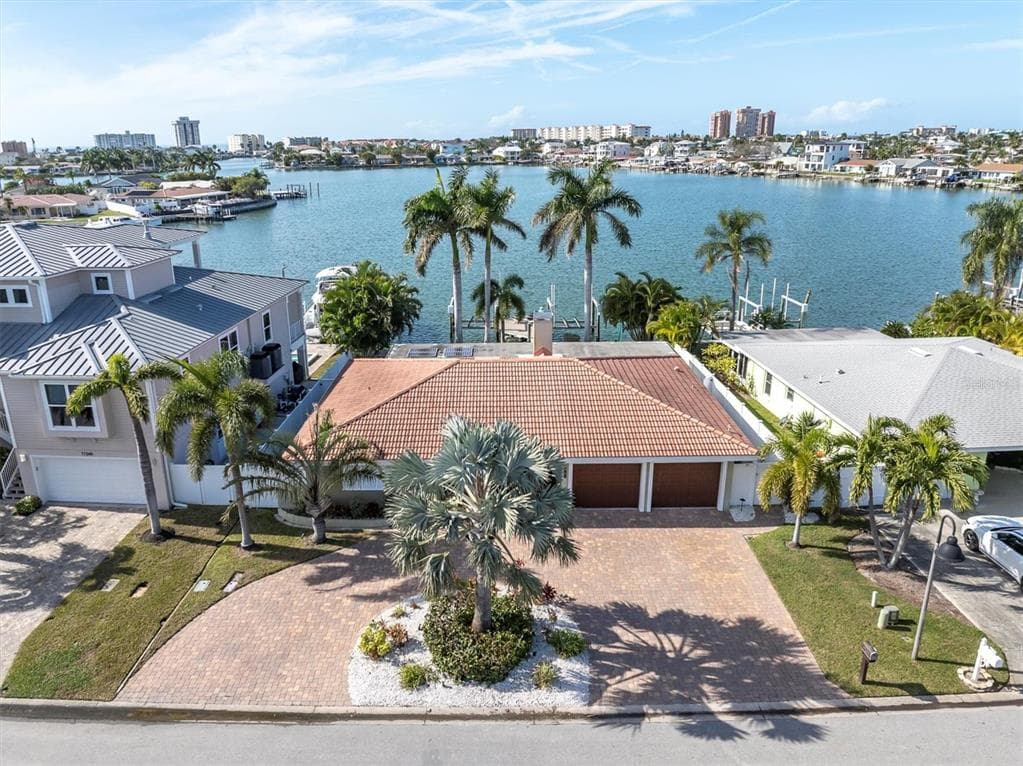 17352 KENNEDY DRIVE NORTH REDINGTON BEACH, FL 33708