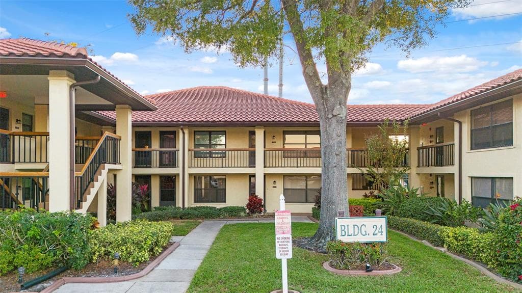 2408 HAMMOCK PINE BOULEVARD UNIT 2408 CLEARWATER, FL 33761