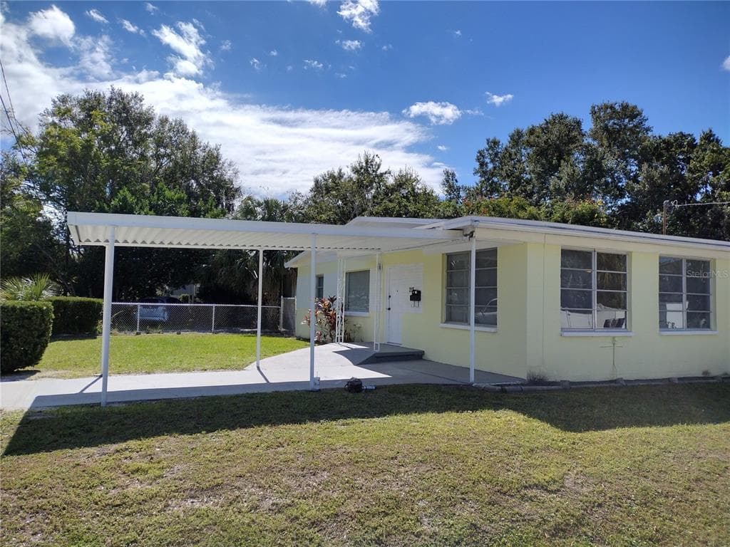 216 N BEVERLY AVENUE TAMPA, FL 33609