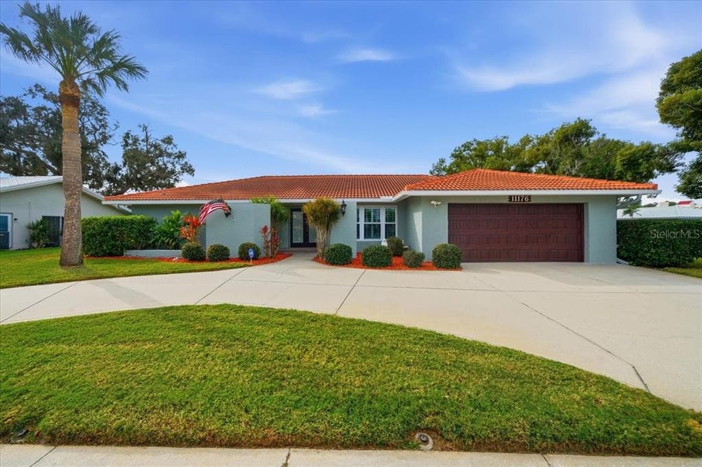 11176 HAMMOCK DRIVE LARGO, FL 33774