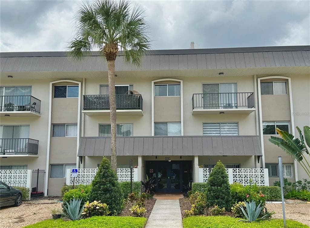 4606 W GRAY STREET UNIT 204 TAMPA, FL 33609