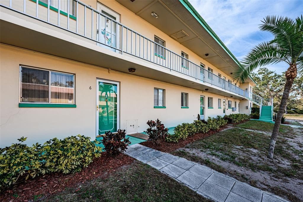 2001 GREENBRIAR BOULEVARD UNIT 6