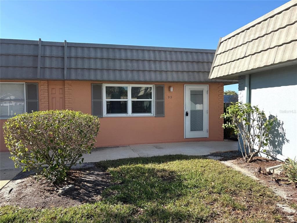 201 BEDFORD STREET UNIT 95 SUN CITY CENTER, FL 33573