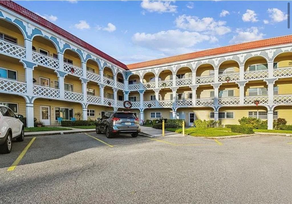 2404 FLORENTINE WAY UNIT 32 CLEARWATER, FL 33763