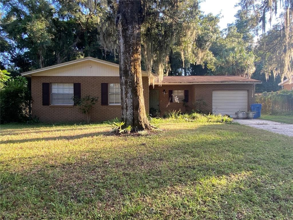 301 HICKORY LANE SEFFNER, FL 33584