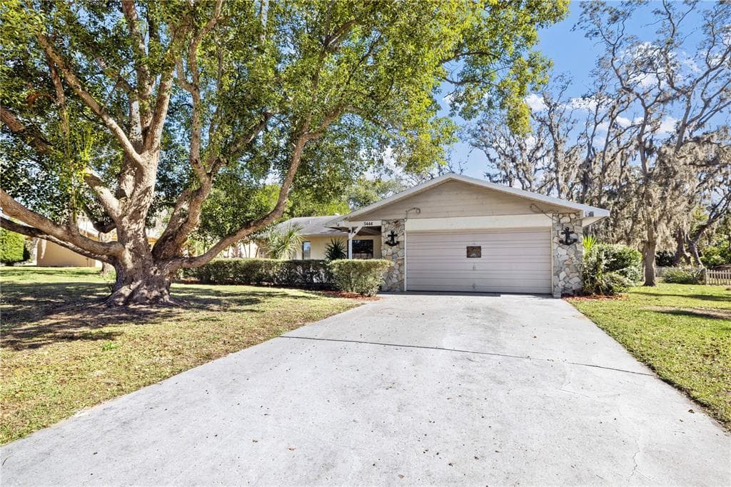 5444 BERNADETTE DRIVE ZEPHYRHILLS, FL 33541