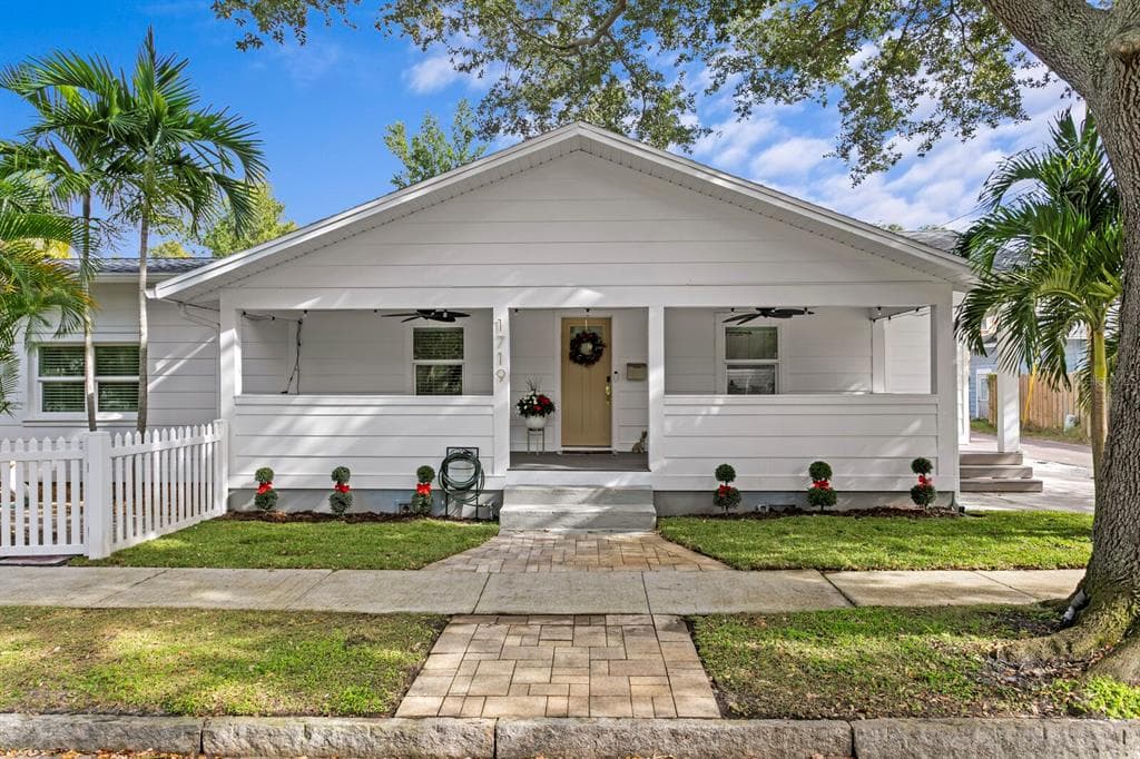 1719 11TH STREET N ST PETERSBURG, FL 33704