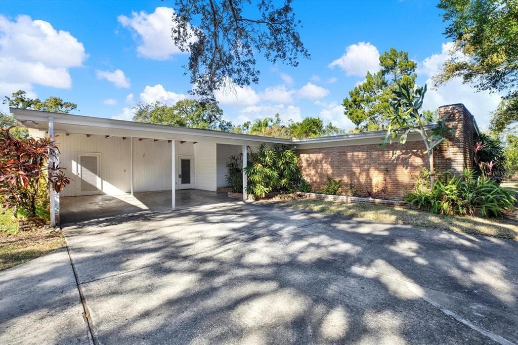 121 SIOBHAN AVENUE TAMPA, FL 33613