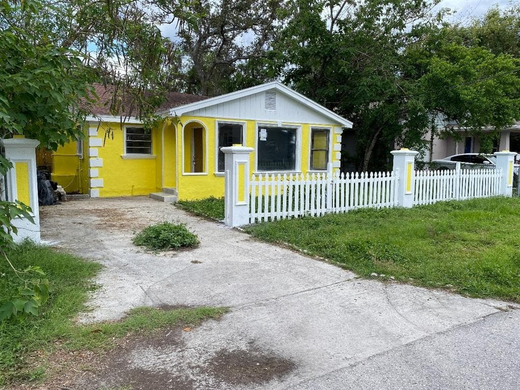 8305 N 13TH STREET TAMPA, FL 33604