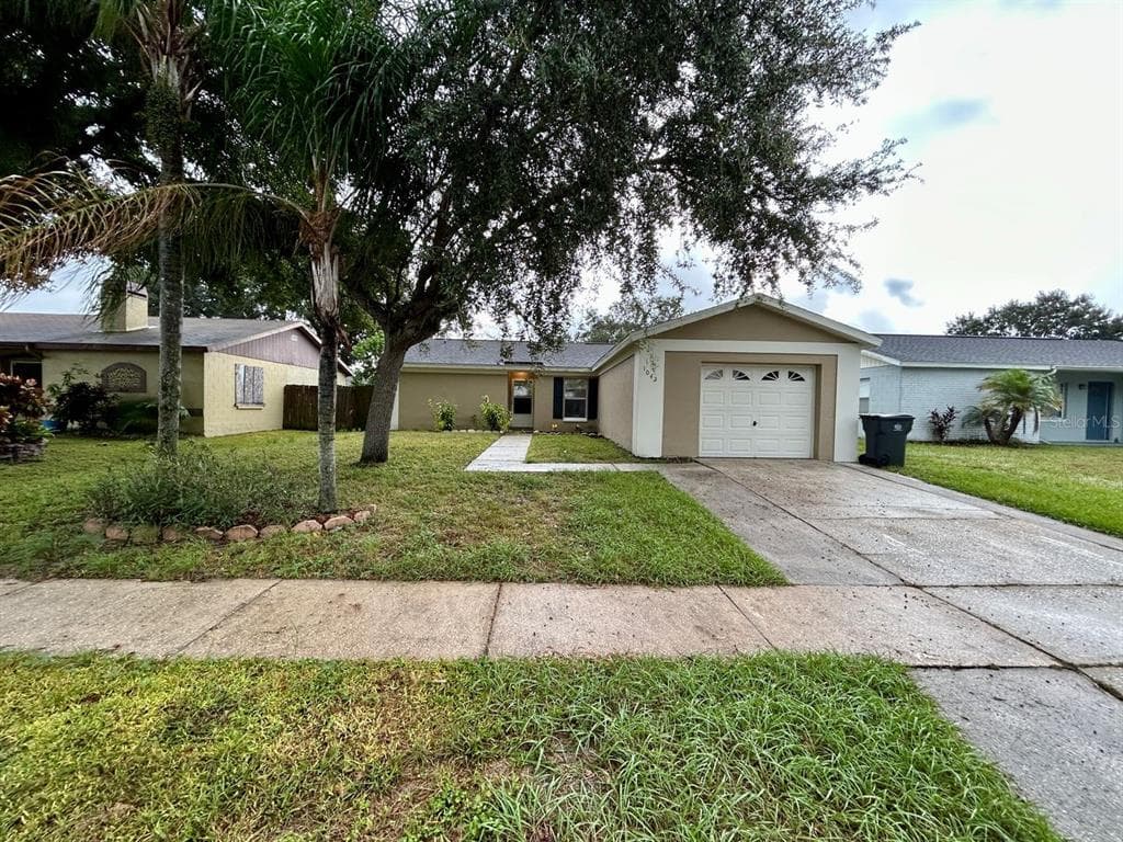 1042 AXLEWOOD CIRCLE BRANDON, FL 33511