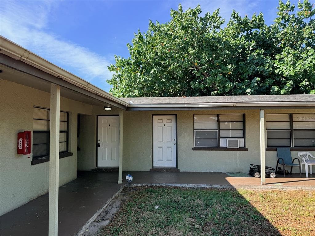 2404 10TH STREET W UNIT 4 BRADENTON, FL 34205