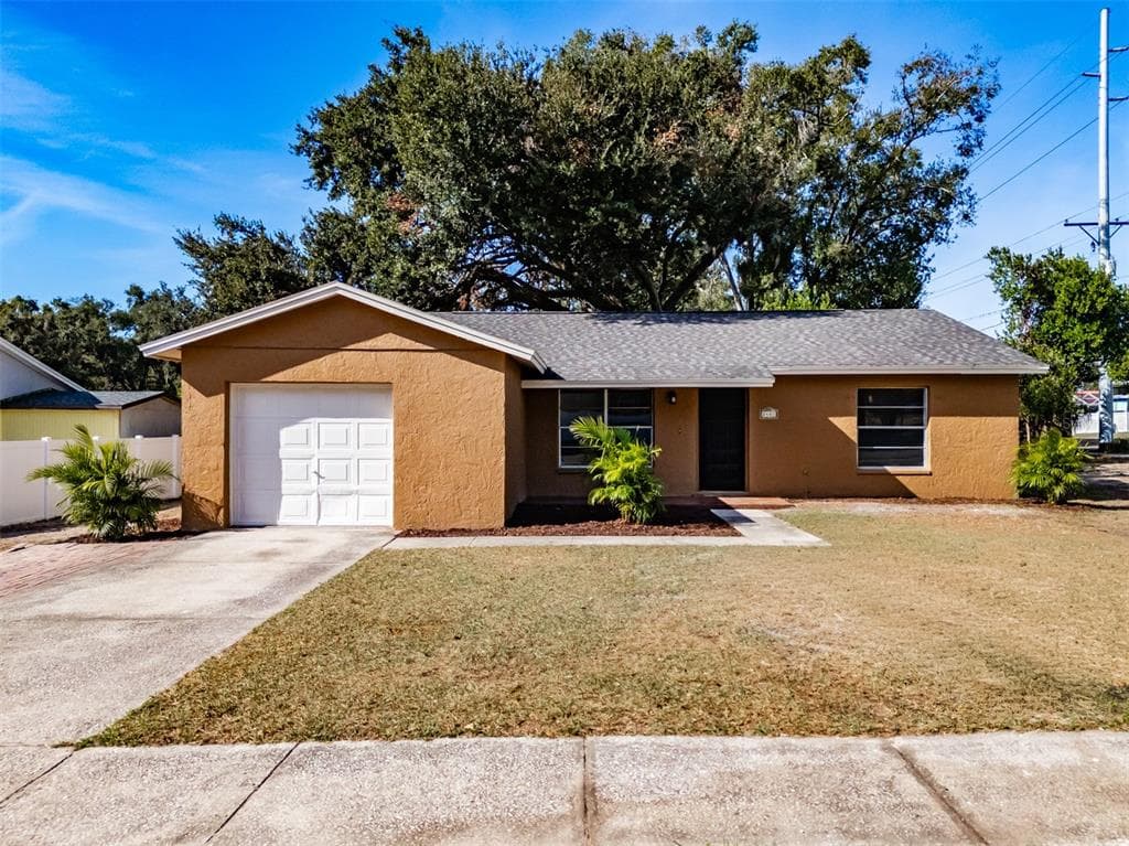 2401 DEVONWOODE PLACE SEFFNER, FL 33584