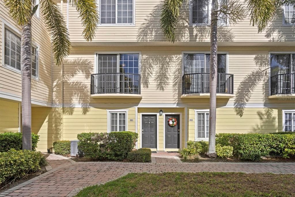 9817 MEADOW FIELD CIRCLE UNIT 9817 TAMPA, FL 33626