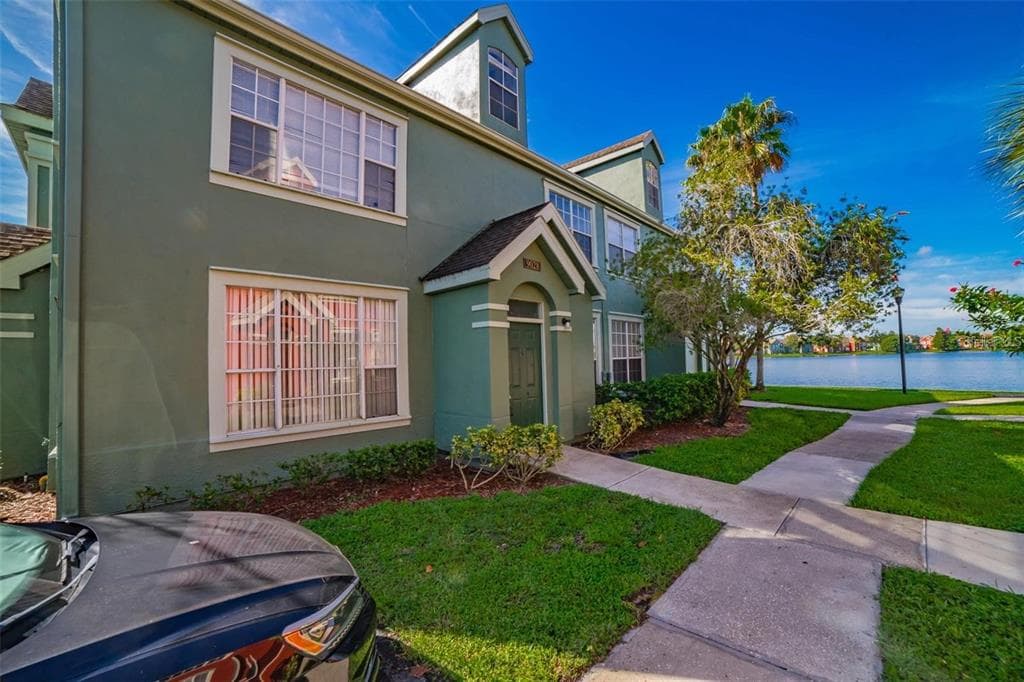 9028 LAKE CHASE ISLAND WAY TAMPA, FL 33626