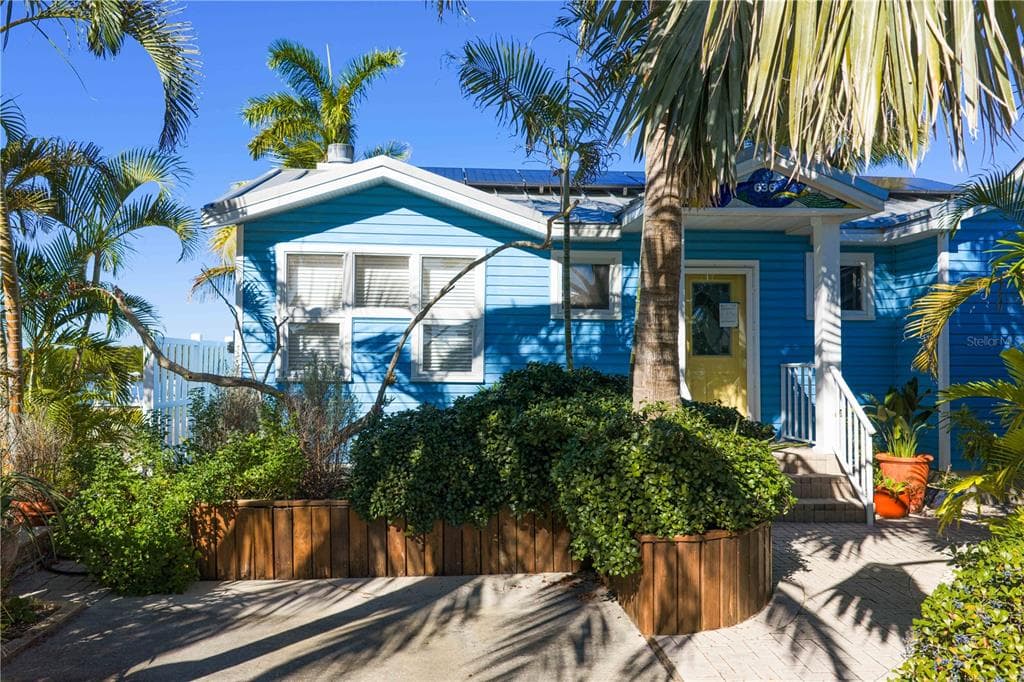 636 182ND AVENUE E REDINGTON SHORES, FL 33708