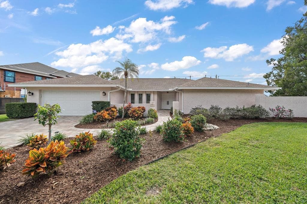 7574 CUMBERLAND COURT SEMINOLE, FL 33777
