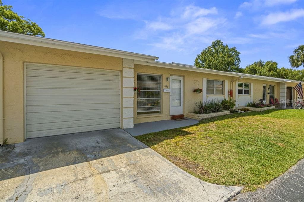 834 CAMBRIDGE COURT DUNEDIN, FL 34698
