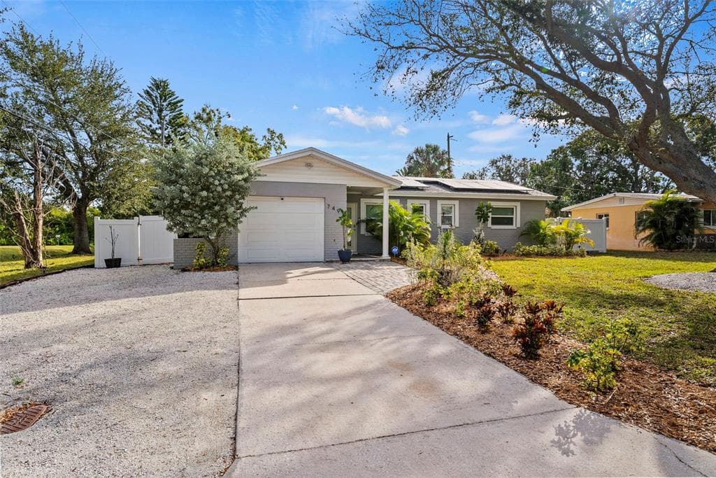 7499 OAK STREET NE ST PETERSBURG, FL 33702