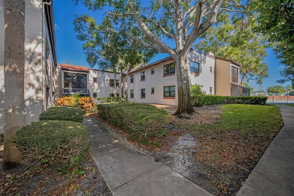 2971 ESTANCIA BOULEVARD UNIT 418 CLEARWATER, FL 33761