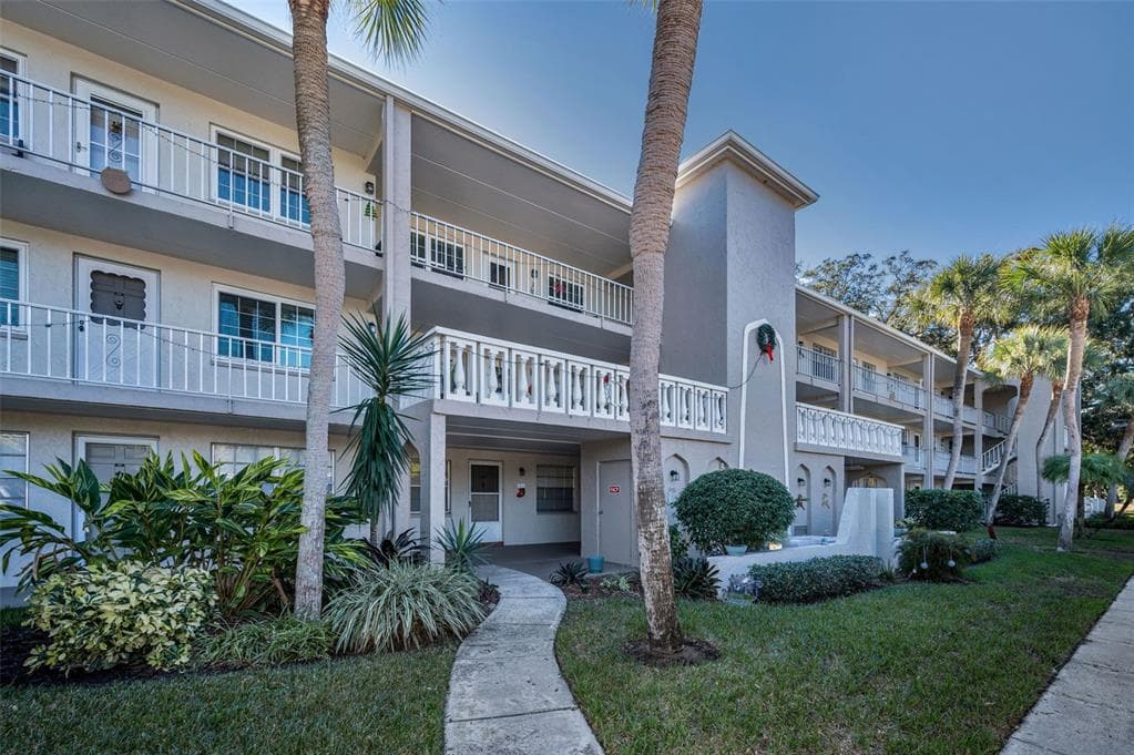 841 PATRICIA AVENUE UNIT 306 DUNEDIN, FL 34698
