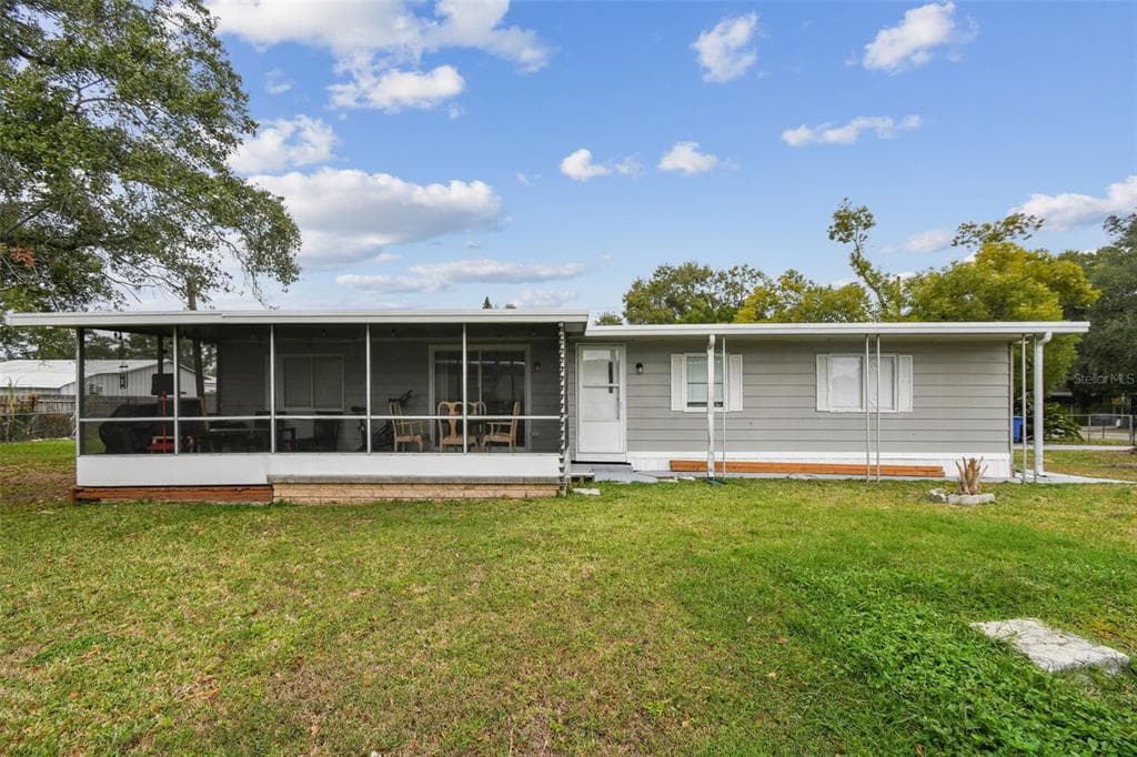 5111 DACCA DRIVE TAMPA, FL 33619