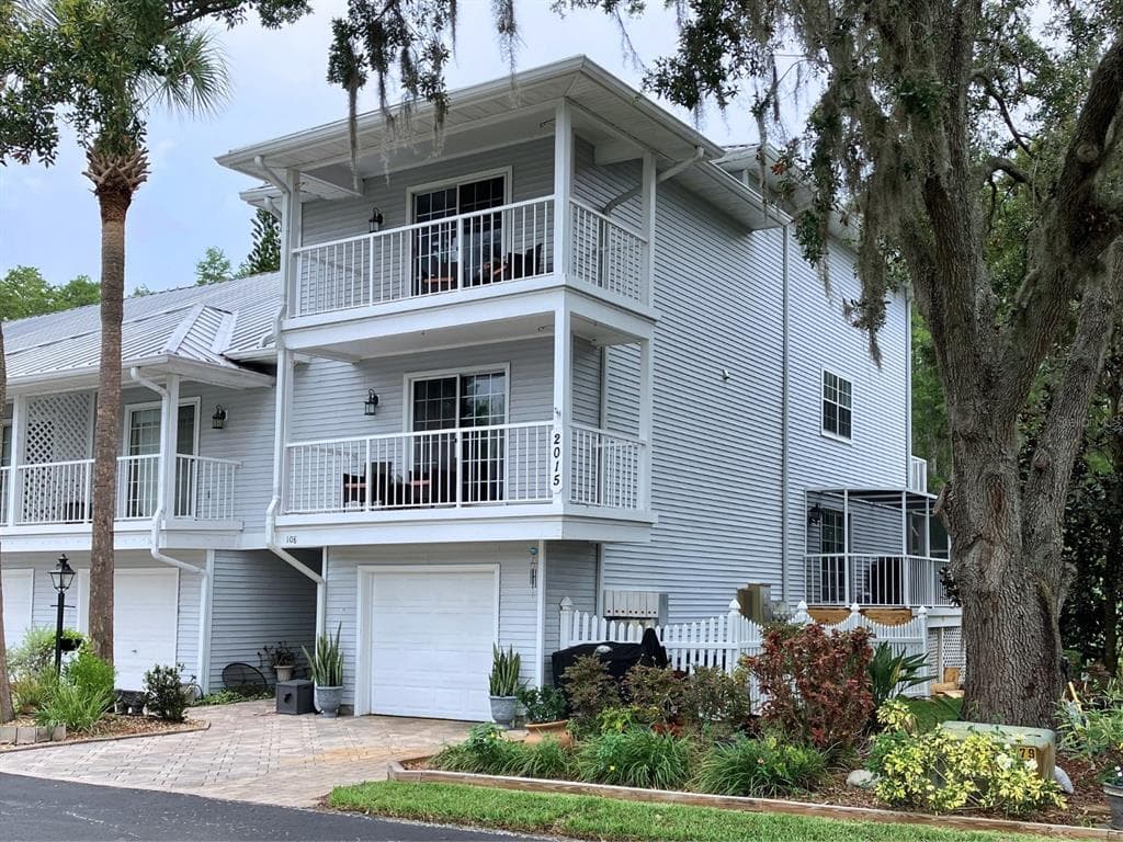 2015 VISTA DEL SOL CIRCLE UNIT 108 LUTZ, FL 33558