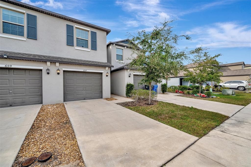 607 ROYAL EMPRESS DRIVE RUSKIN, FL 33570