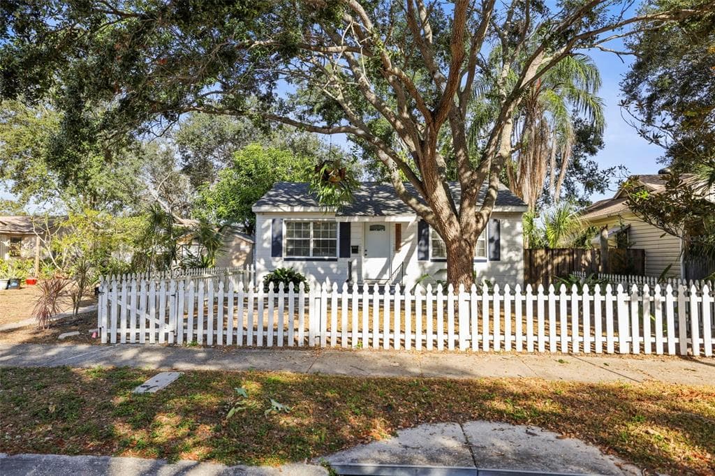 1511 35TH AVENUE N ST PETERSBURG, FL 33704