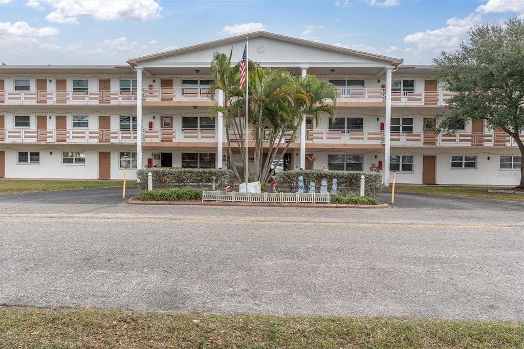 6015 19TH STREET N UNIT 109 ST PETERSBURG, FL 33714