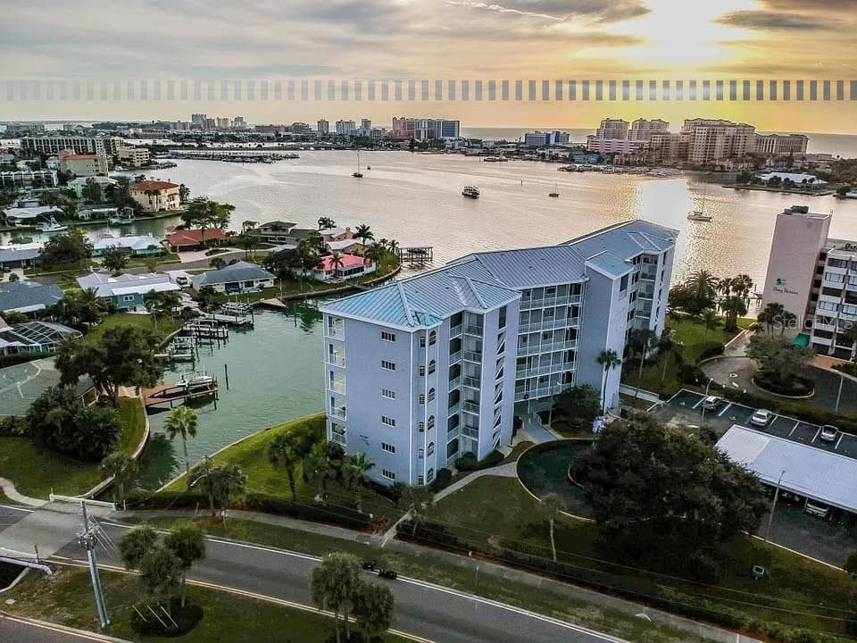 610 ISLAND WAY UNIT 206 CLEARWATER BEACH, FL 33767