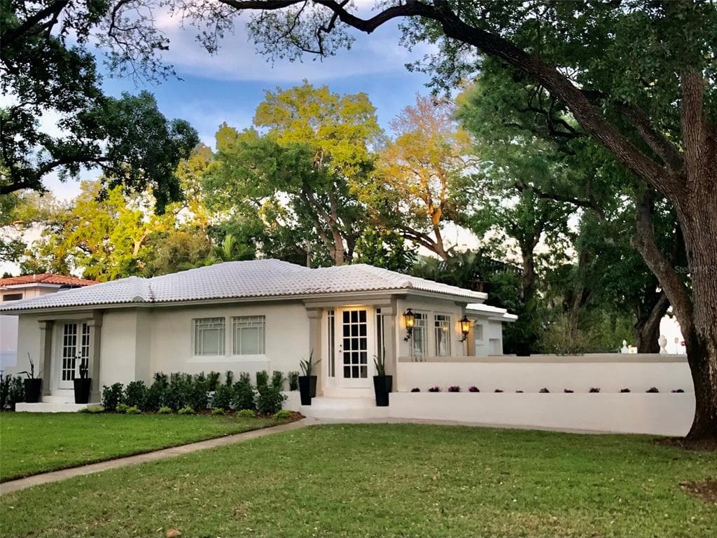 1801 BEACH DRIVE NE ST PETERSBURG, FL 33704