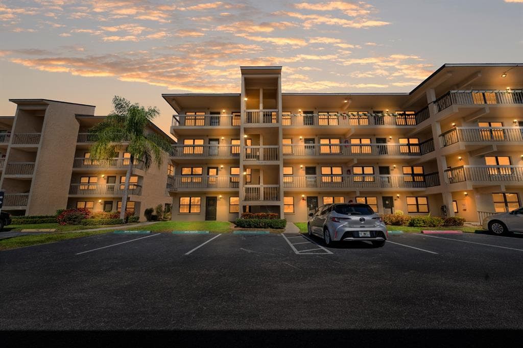 505 30TH AVENUE W UNIT E304 BRADENTON, FL 34205