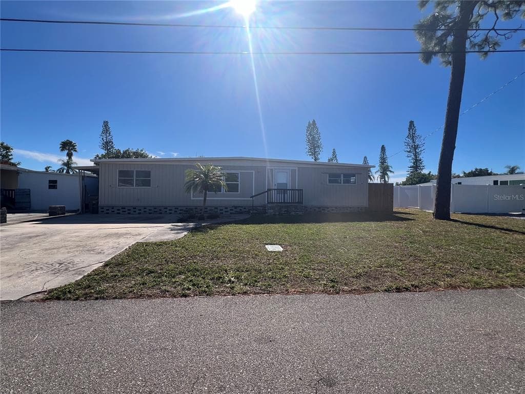 209 LARK DRIVE LARGO, FL 33778