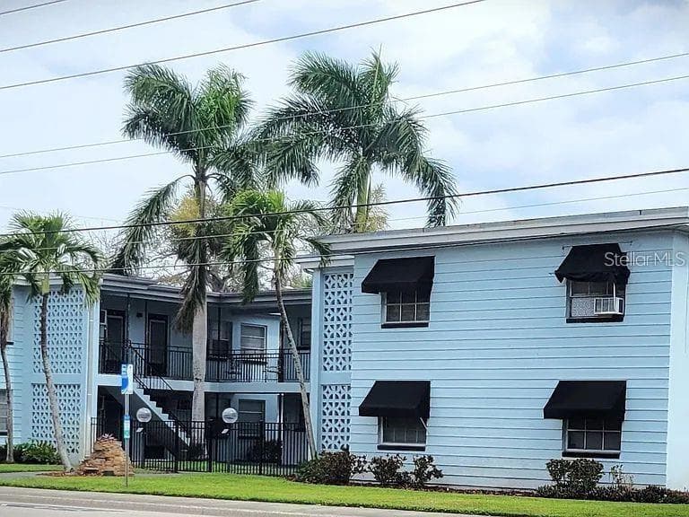 4018 6TH STREET S UNIT 10 ST PETERSBURG, FL 33705