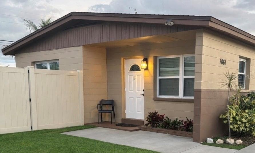7661 18TH WAY N UNIT 1 ST PETERSBURG, FL 33702