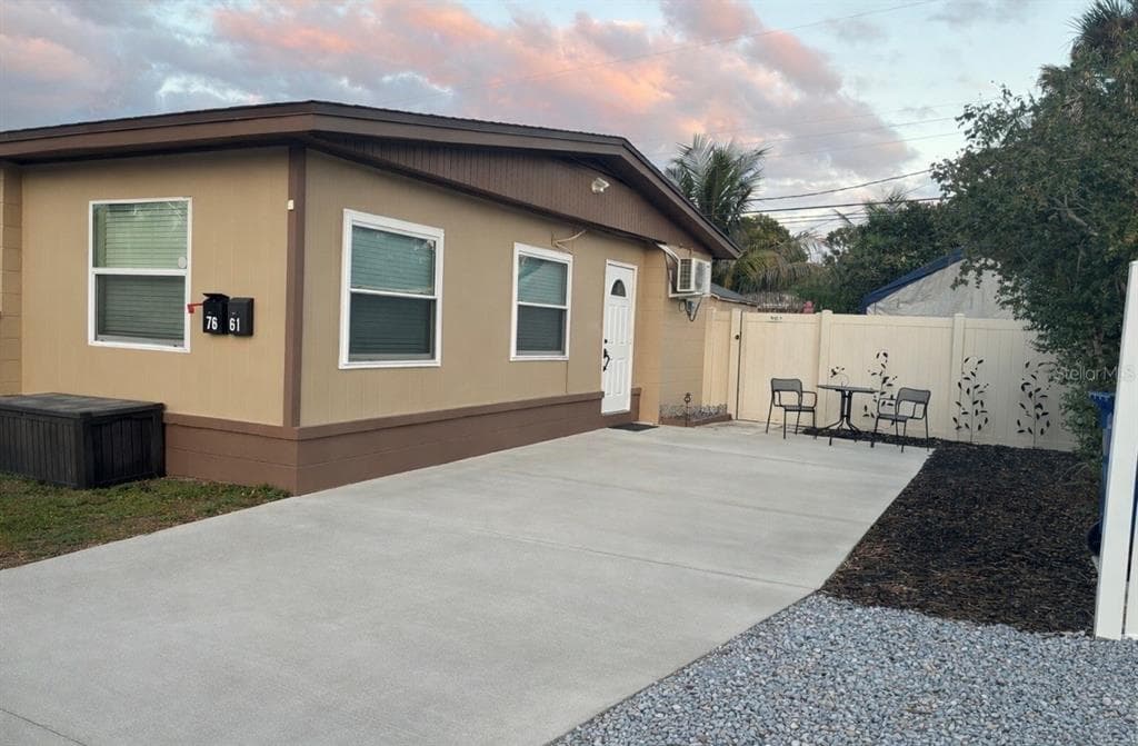 7661 18TH WAY N UNIT 2 ST PETERSBURG, FL 33702