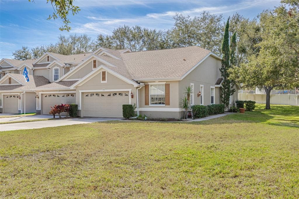 656 SPRING LAKE CIRCLE TARPON SPRINGS, FL 34688