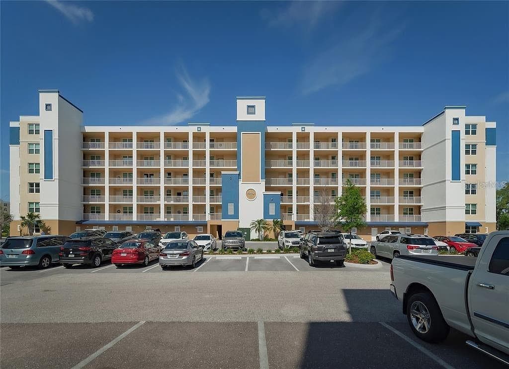 960 STARKEY ROAD UNIT 8402