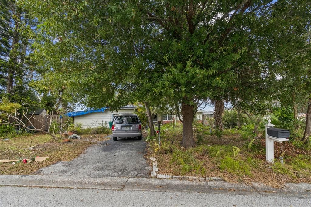 11071 VILLAGE GREEN AVENUE SEMINOLE, FL 33772