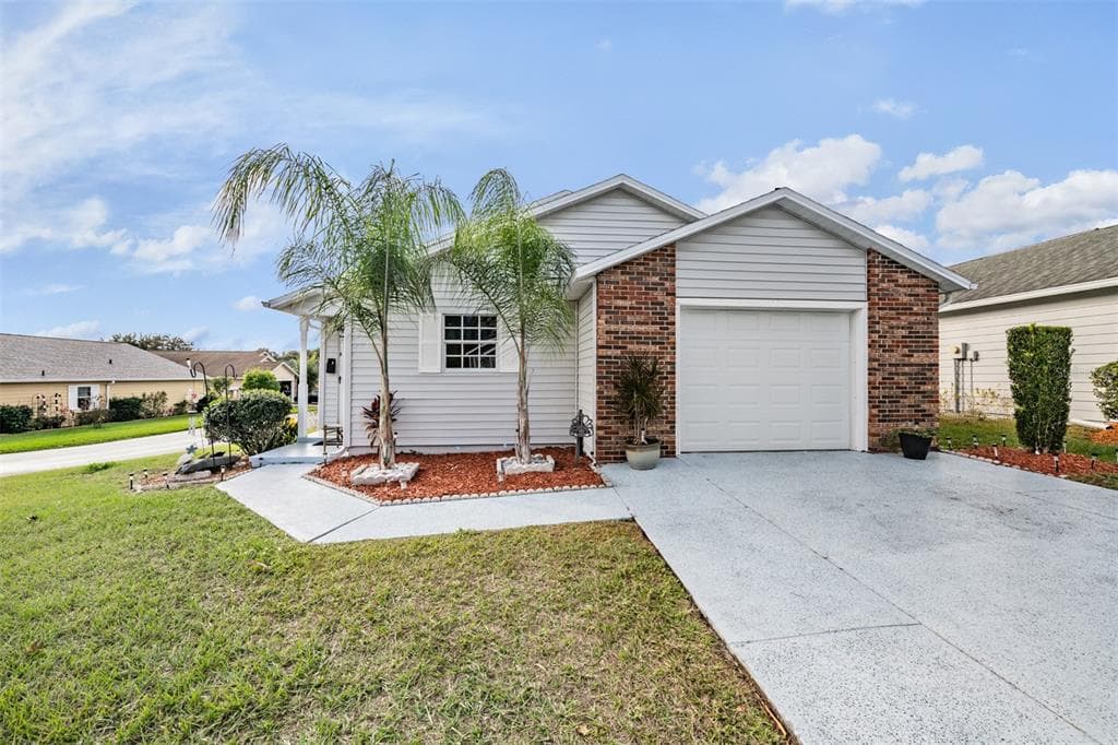 5923 NEWBERRY COURT ZEPHYRHILLS, FL 33542