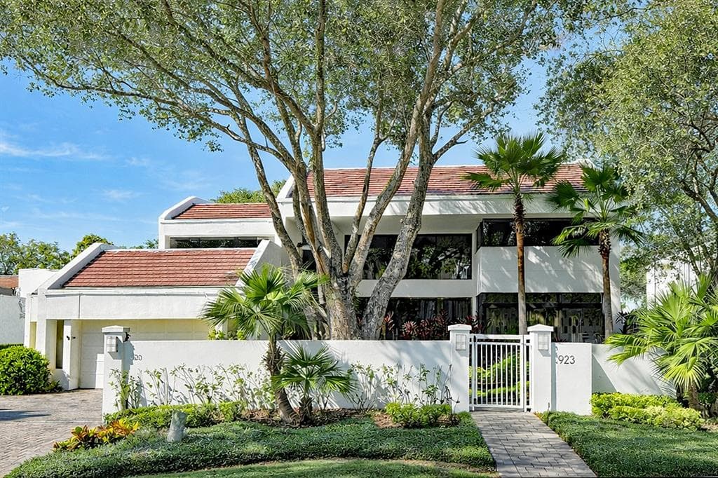 923 GUISANDO DE AVILA TAMPA, FL 33613