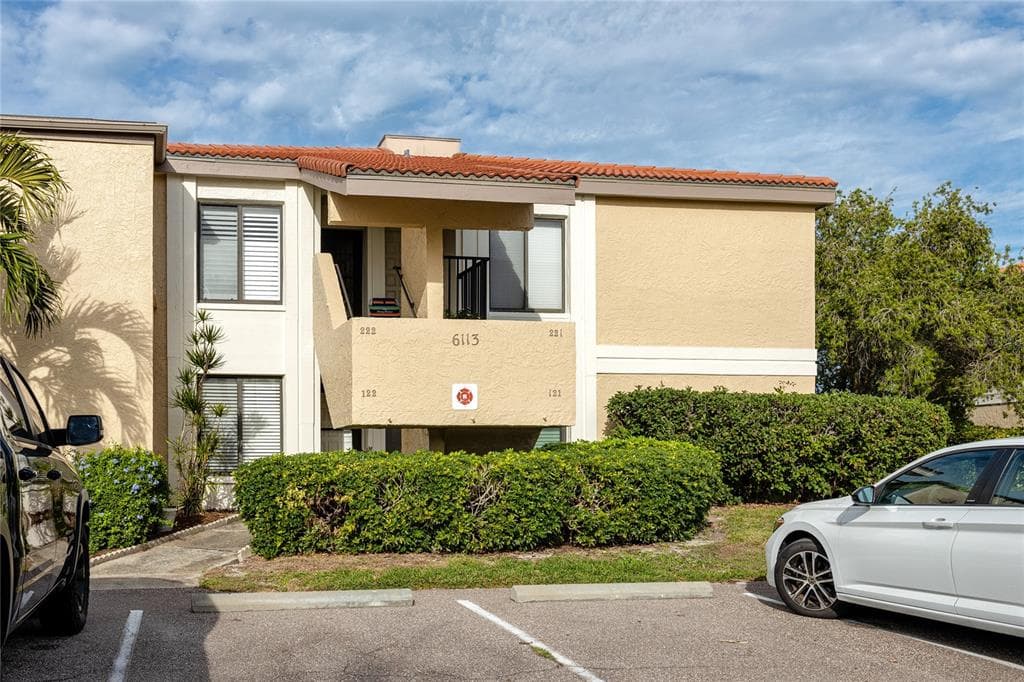 6113 PALMA DEL MAR BOULEVARD S UNIT 221 ST PETERSBURG, FL 33715
